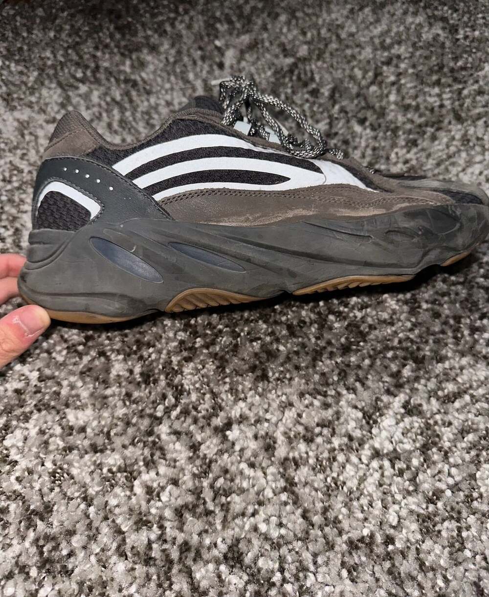 Adidas Yeezy Boost 700 V2 Geode Size 11 EG6860